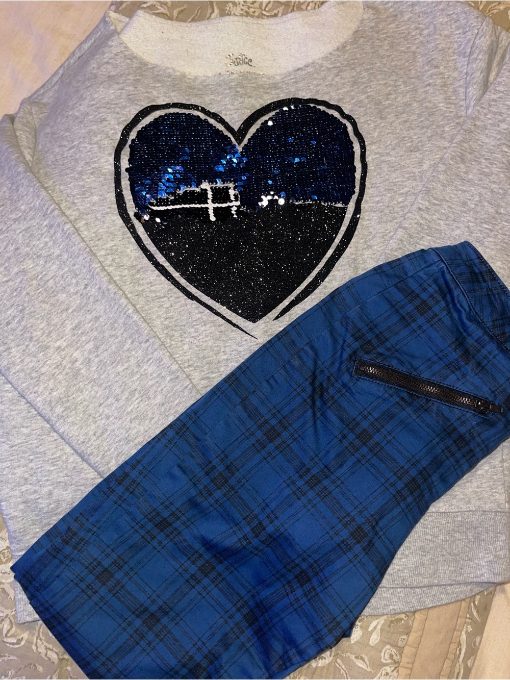 2 piece outfit - Hot Topic Jeans and Justice Sweatshirt
